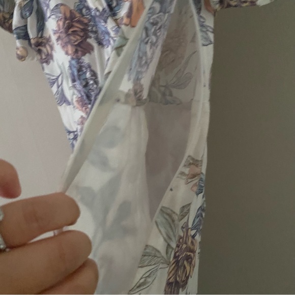 MINKPINK Women's Mysterious Floral Print V Neck Maxi Dress - Picture 10 of 11